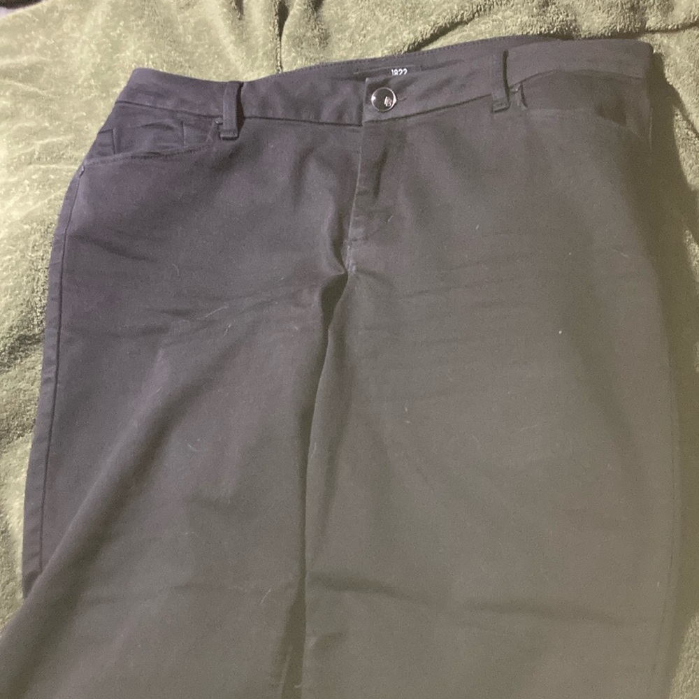 Women’s 1822 Better Butter Black Chinos.